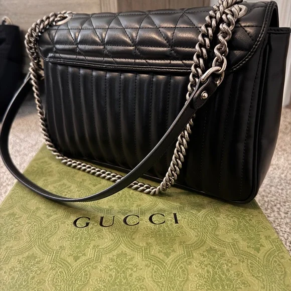 Gucci GG MARMONT MATELASSÉ MEDIUM SHOULDER BAG Black with Antique Silver - Picture 2 of 10